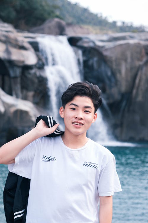 有关人, 垂直拍摄, 微笑的免费素材图片