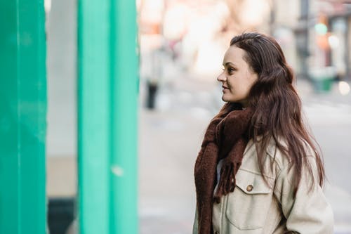 有关个性, 乐天派, 人行道的免费素材图片