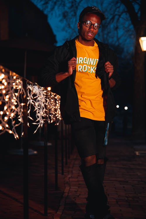 有关垂直拍摄, 帽子, 年轻的免费素材图片