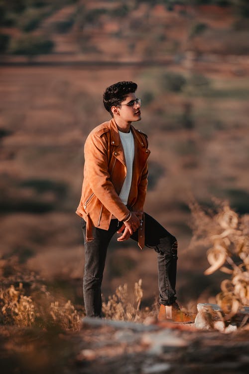 有关人, 垂直拍摄, 年轻的免费素材图片