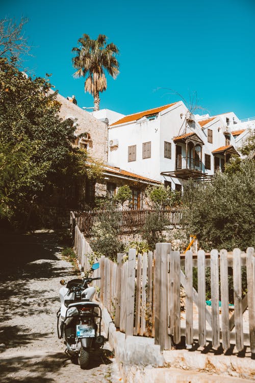 有关停, 垂直拍摄, 巷弄的免费素材图片