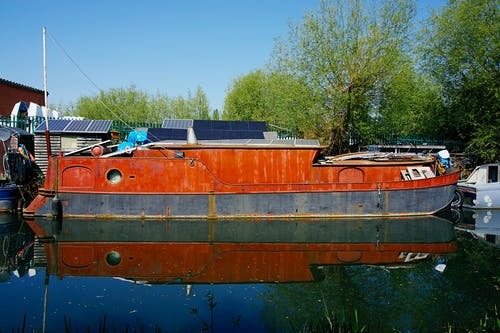 有关交通方式, 停泊, 水反射的免费素材图片
