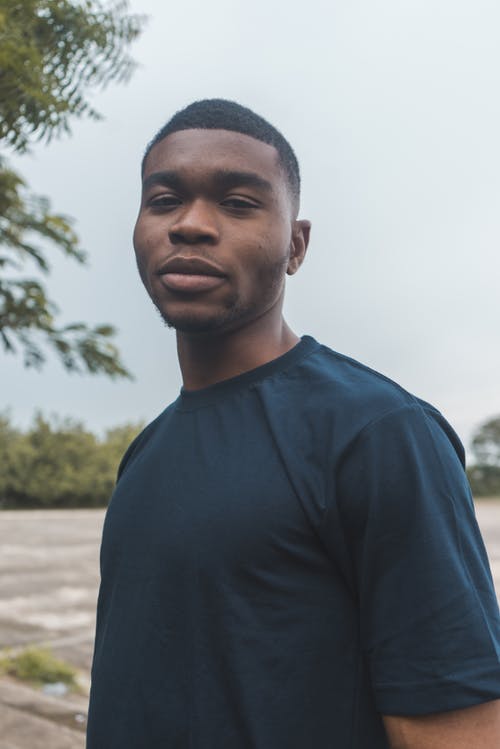 有关@户外, 休闲, 圆领t恤的免费素材图片