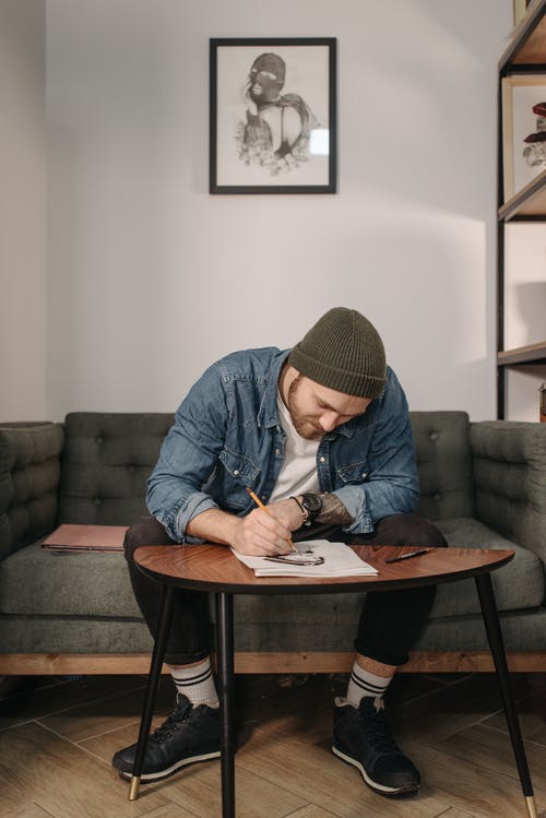 有关人, 坐, 垂直拍摄的免费素材图片