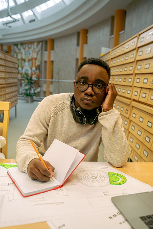 有关垂直拍摄, 写作, 笔记本的免费素材图片