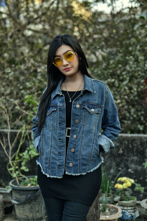 有关双手插在口袋里, 墨镜, 女人的免费素材图片