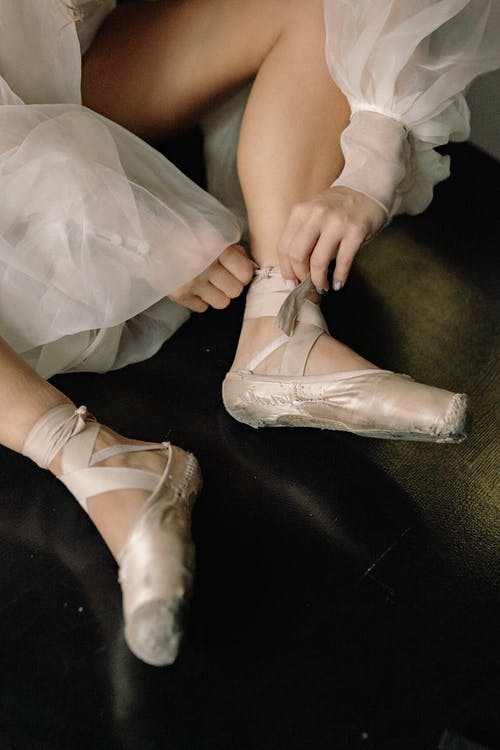 有关尺, 手, 芭蕾舞鞋的免费素材图片