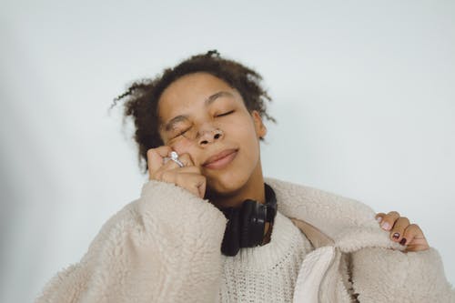 有关夹克, 卷发, 皮毛大衣的免费素材图片