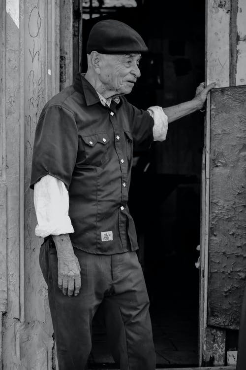 有关人, 哀思, 垂直拍摄的免费素材图片