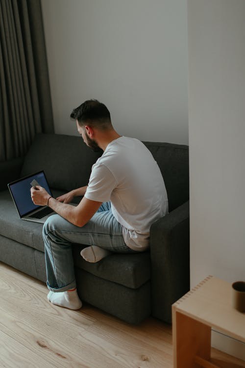 有关人, 信用卡, 坐的免费素材图片