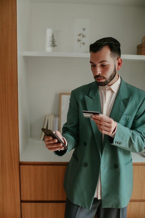 有关人, 信用卡, 智慧手机的免费素材图片