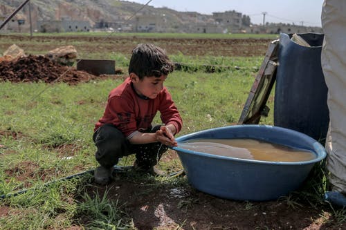 有关伸出援手, 信封, 兒童的免费素材图片