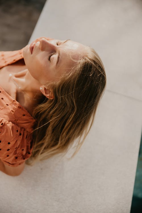 有关勾引, 圆点花纹, 头顶射击的免费素材图片