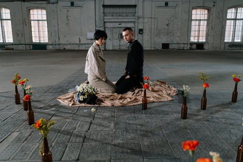 有关一束花, 人, 和平主义的免费素材图片