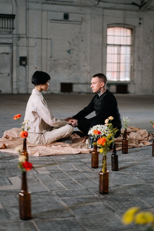 有关一束花, 人, 和平主义的免费素材图片