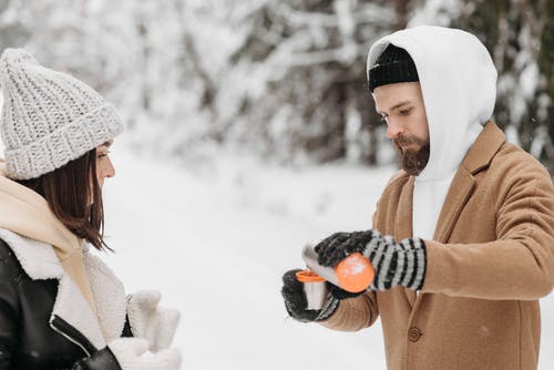 有关一對, 下雪的, 傾注的免费素材图片