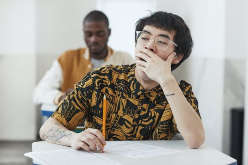 有关坐, 學生, 室內的免费素材图片