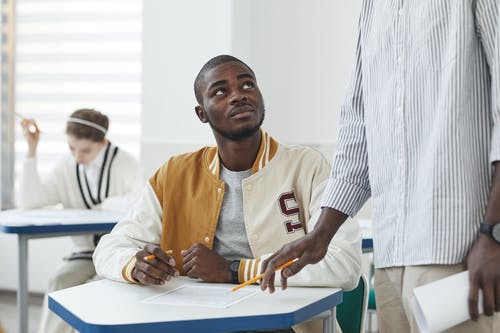 有关坐, 學生, 室內的免费素材图片