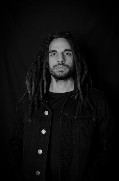 有关人, 垂直拍摄, 室內的免费素材图片