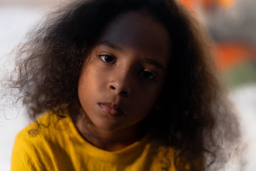 有关年輕, 捲髮, 特写镜头的免费素材图片