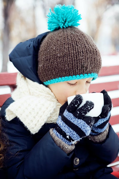 有关（頂部有小羊毛球的）羊毛帽子, 兒童, 冬季的免费素材图片