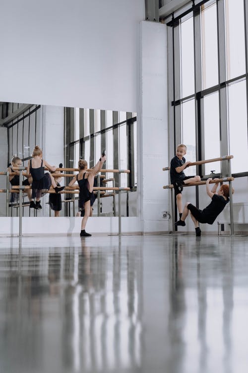 有关伸展, 垂直拍摄, 孩子的免费素材图片