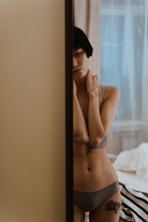 有关人, 內衣, 垂直拍摄的免费素材图片