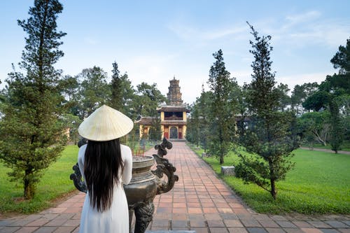 有关三腳架, 不露面, 人行道的免费素材图片