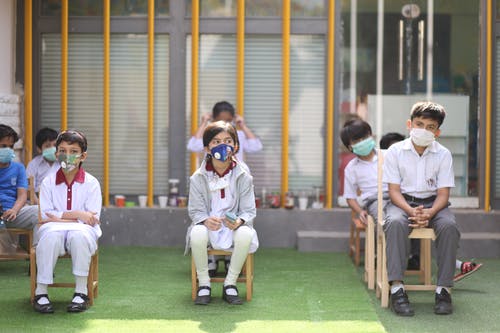 有关兒童, 口罩, 坐的免费素材图片