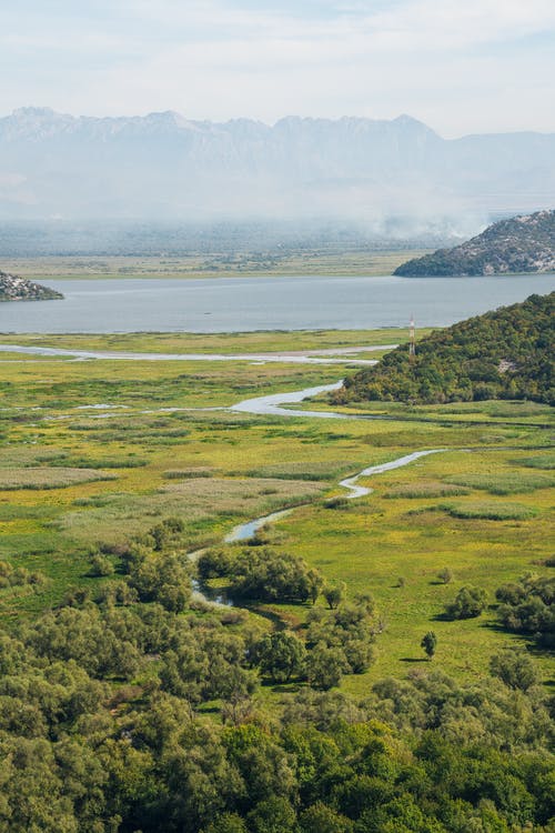 有关垂直拍摄, 山, 山谷的免费素材图片
