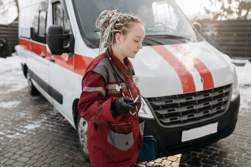 有关emt, 医疗保健专业人员, 女人的免费素材图片