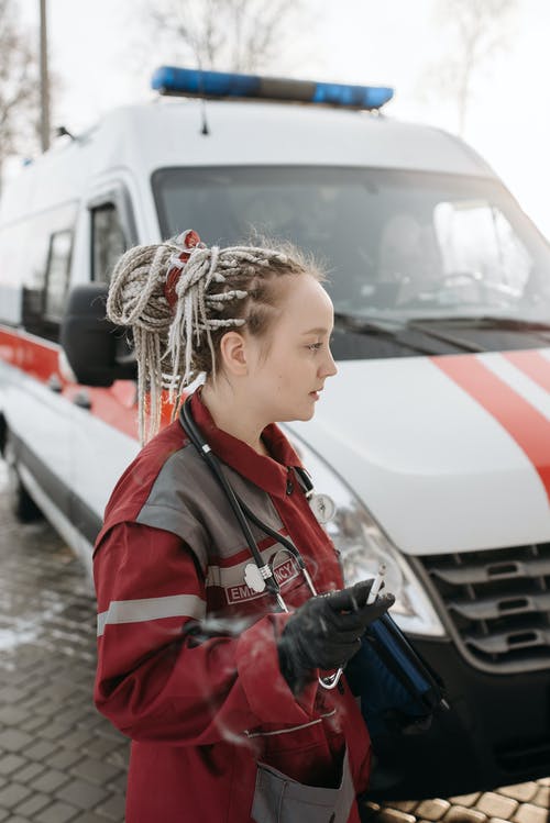 有关emt, 医疗保健专业人员, 女人的免费素材图片