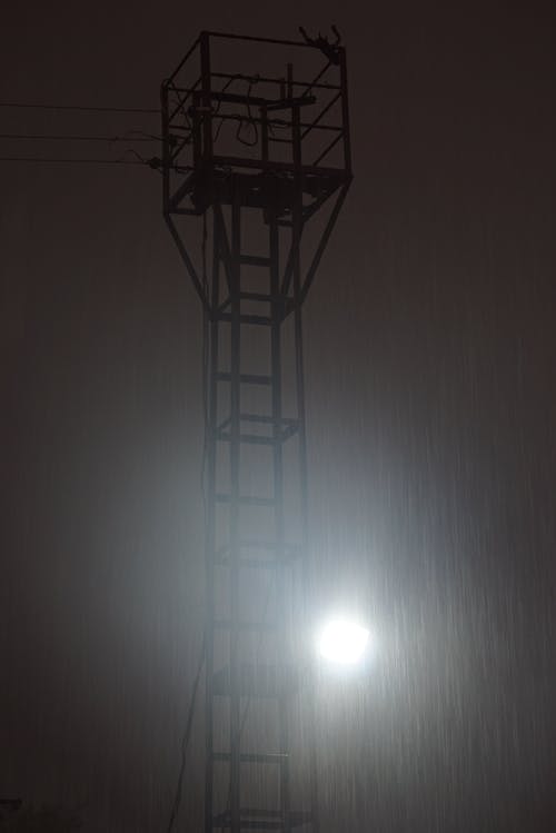 有关漆黑, 路燈, 雨的免费素材图片