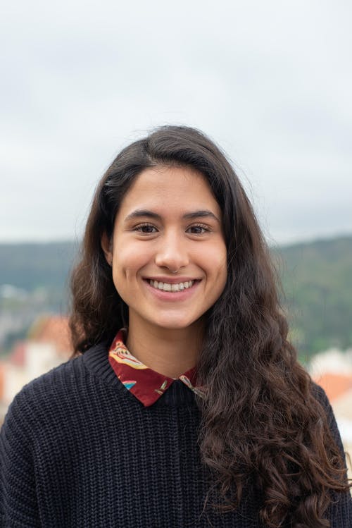 有关垂直拍摄, 女人, 微笑的免费素材图片