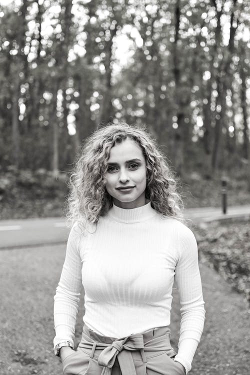 有关人, 双手插在口袋里, 單色的免费素材图片