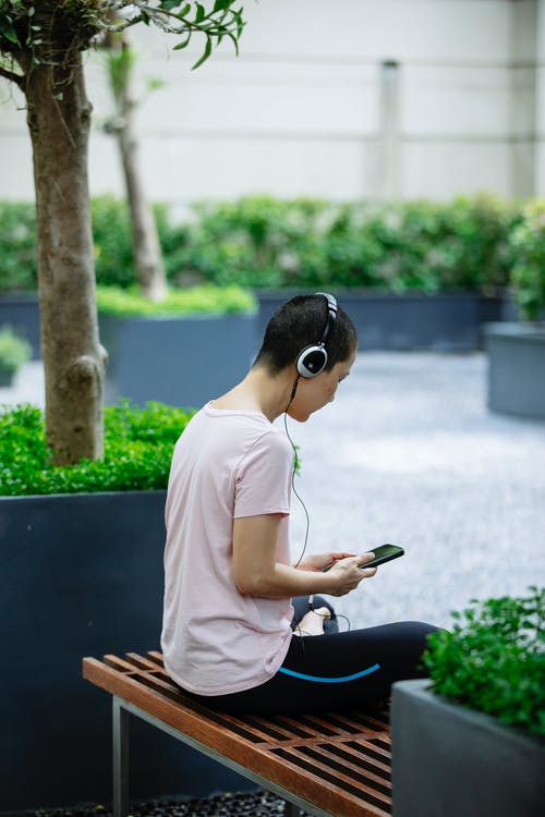 有关3C用品, 上網, 不露面的免费素材图片