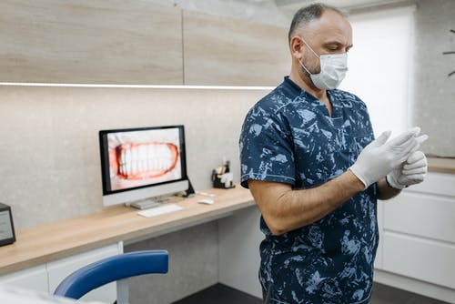 有关人, 室內, 手套的免费素材图片