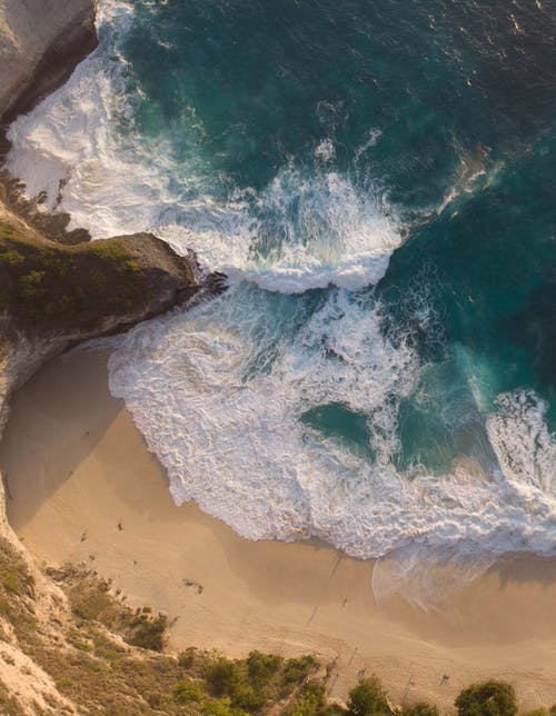 海浪的鸟瞰图 · 免费素材图片