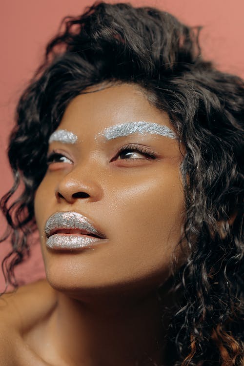 有关亮妆, 拍照片, 捲髮的免费素材图片