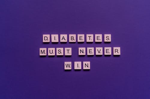 有关拼字游戏瓷砖, 糖尿病绝不能获胜, 紫色背景的免费素材图片