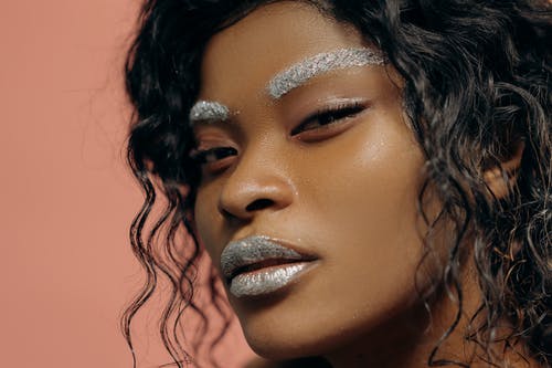 有关亮妆, 捲髮, 特写的免费素材图片