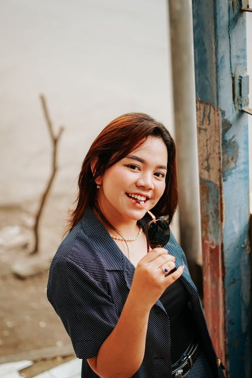 有关咖啡色頭髮的女人, 墨鏡, 女人的免费素材图片