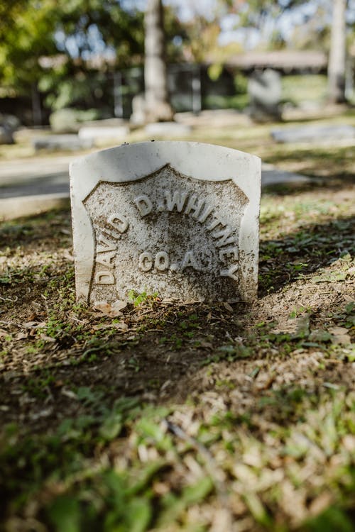 有关垂直拍摄, 墓園, 墳墓的免费素材图片