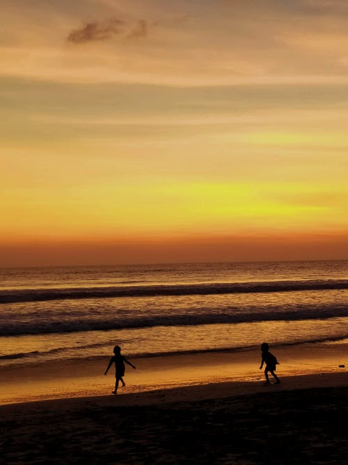 有关剪影, 垂直拍摄, 孩子的免费素材图片