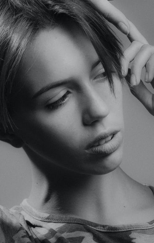 有关人, 嘴唇, 垂直拍摄的免费素材图片