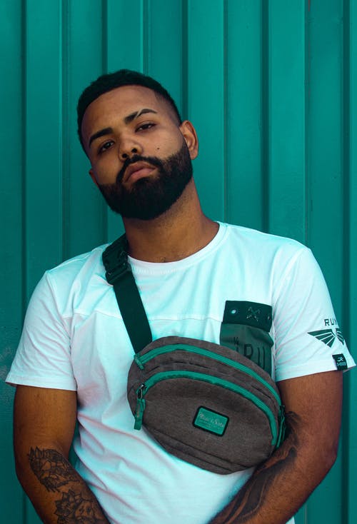 有关人, 吊帶包, 垂直拍摄的免费素材图片