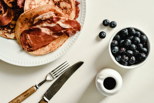 有关刀, 叉子, 早餐平铺的免费素材图片