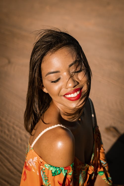 有关垂直拍摄, 女人, 年輕的免费素材图片