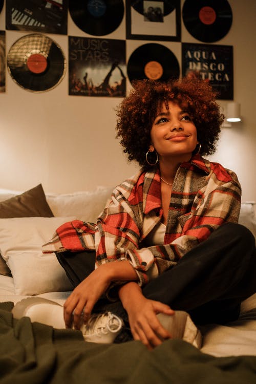 有关印度座位, 双臂交叉, 坐的免费素材图片