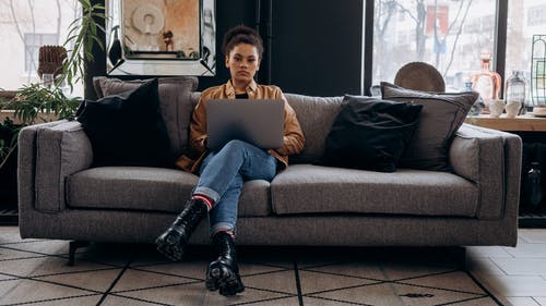 有关在家, 在家工作, 坐的免费素材图片